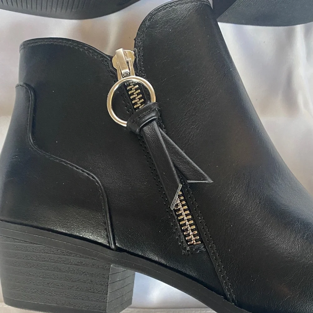Arizona Jean Co. Black Faux Leather‎  Ankle Boots
